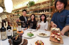 [포토뉴스] 현대화점, 업계 최대 규모 와인 매장 와인웍스 오픈
