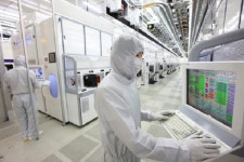 설 명절 앞두고 사상최대 보너스, 삼성전자·SK하이닉스 반도체 직원 연봉의 85% 수준