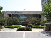 檢, 삼성바이오 특혜 의혹...한국거래소 압수수색