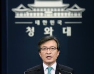 김의겸 청와대 대변인, 전격 사퇴 '곧장 사표 수리'...문 대통령, 투기 의혹 장관급 강행 수순?