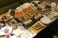 강남 직장인들 봄철 입맛 돋우는 회식 맛집 탐방 대게나라 강남점