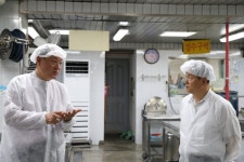 마포구, 집단급식소 2곳서 식품 안전점검 실시