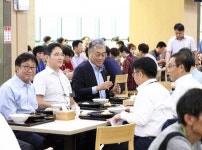 [포토뉴스] 식판 들고 구내식당 나타난 이재용 삼성전자 부회장...온양사업장 첫 현장경영 이모저모