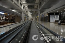 [포토뉴스] 코로나19에 키즈존 사용금지...한적한 인천공항