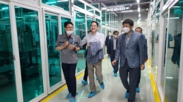[포토뉴스] 이재용 부회장, 삼성전기 부산사업장 방문...임직원 간담회 및 전장용 MLCC 생산현장 점검