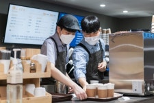 휴젤, 발달장애인 경제적 자립 지원 나서...休CAFE(휴카페) 오픈 대표 이미지