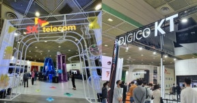 [현장 르포] 월드IT쇼서 5G·ICT 혁신 기술로 마주한 SKT-KT…컬러부터 다르다