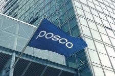포스코는 셀프 연임 폐지 VS 최정우 회장은 자사주 매입?...학계, 상왕 경영 우려돼