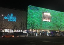 샤넬, 압구정 갤러리아서 돌연 영업 중단... 명품의 자존심이 매출 이겼다