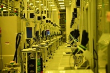 삼성전자, 어닝 서프라이즈에도 파운드리 숨고르기…인텔 2나노 양산에 압박 심화