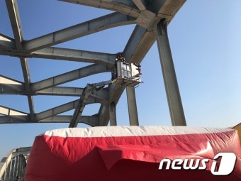 출근길 일어난 '한강대교 투신 소동' 종료…국토부 장관은 왜?