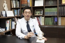 여드름, 습진 등 피부과 질환, 내부적 관계를 봐야