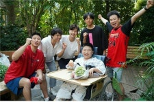 NGO굿피플 주최 KCBL 연예인 농구대회 우승팀 ‘신영이엔씨’, 우승상금으로 저소득 장애아동 후원