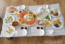 대게·활어회·물회 등 푸짐한 상차림 제공하는 속초 대포항 맛집 ‘눈길’