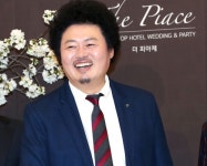 윤택, 나이 40에 운명처럼 결혼한 아내 ‘아기 포기하려고 했다?’