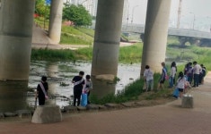 남양주시 별내행정복지센터, ‘하천소생연합단’봉사단과 함께 용암천 하천정화활동 실시