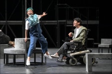 [연극] 세종문화회관 서울시극단 천만개의 도시… 13명의 배우가 펼친 47개의 장면 하나의 무대에