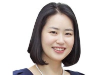 [김미란 칼럼] 최초에 대한 최소한의 예우는 필요하다