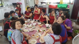 한밭자이아파트부녀회, 초복 맞아 어르신들께 보양식 대접