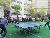 아파트 이웃이 함께 뛰며 한 마음으로