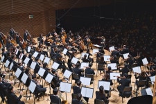 클래식 선율이 흐르는 봄 바다의 낭만···통영국제음악당과 윤이상기념관