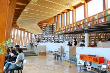 빨간 버스 타고 아지트로 출발, 전주 도서관 여행