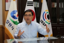함게 가자 우리 둘이..허성무 창원시장, 한국GM 비정규직지회와의 간담회 