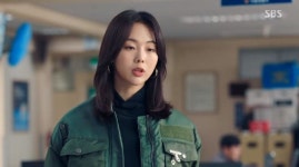 ‘열혈사제’ 금새록, 크롭티 입고 랩하는 형사? 파격적인 첫 등장