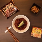 [출시] 직화로 볶아 맛과 향이 살아있다.. 오뚜기 짜장면 정통 옛날 짜장의 포스