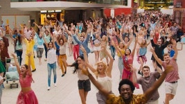 레미제라블 음악감독이 만든 뮤지컬 영화..할리데이 슈퍼액션에서