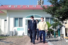 진영 장관, 경남 밀양서 박일호 시장과 폭염 대비 현장 점검..코로나19 방역 철저