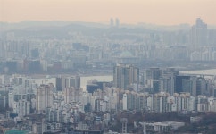 전셋값 못 견디겠다, 싼 거라도 사자..서울 저가 아파트·빌라 거래량 반등