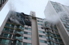 군포 산본 백두한양아파트 화재, 불 12층에서..2명 추락 포함 5명 사망