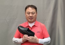 [인터뷰]  尹대통령 구두로 연일 화제 바이네르 김원일 대표 해외진출 속도 내겠다