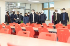 이정선 교육감, 경양초등학교 재개교 최종 점검..입학식 내달 2일