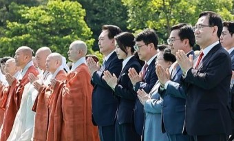 윤 대통령, 사리반환 기념식 참여..김건희 여사 대중 공개 행보 시작