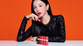 고물가에 명품 전략 적중..신세계인터내셔날, 돌체앤가바나 뷰티 매출 늘어