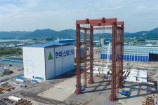 현대스틸산업, 국내 최대 규모 해상풍력 전용 기지 준공..율촌1산단에 300억 투입
