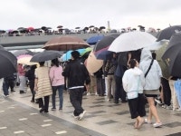 40만명 불러 모은 ‘부캉이’..부산은 왜 서둘러 보내려 하나