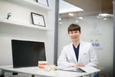 치주염 방치로 잇몸뼈가 약해졌다면 뼈이식 임플란트