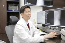 계속되는 통증, 수술 없이 도수치료로 개선 가능