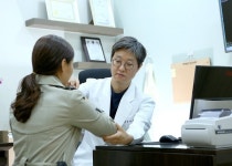 명절에 악화되는 어깨 통증, 정형외과 도수치료 도움