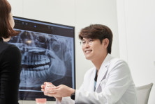 고령 환자의 높은 골 유착을 유도하는 UV임플란트