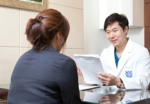 노안과 백내장 초기증상, 수술 통한 치료방법은