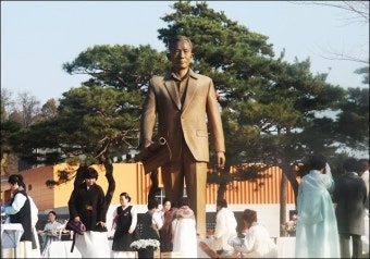 대구시장 선거, 또 '박정희 마케팅' 논란