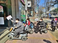 휠체어 못가는 문턱 높은 편의점...대구 장애인단체 접근성 보장