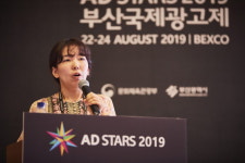 아프리카 케냐에서 일어난 일 “태양광 소 덕분에 학교가요”