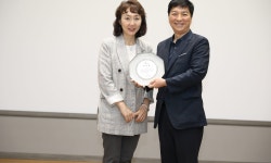 사회복지공제회, 사회복지사 상해공제보험 전액지원한 서초구 감사패 전달