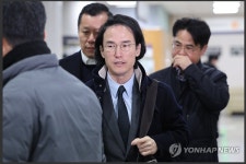 한국앤컴퍼니 조현범, 임원서 축출해야 …감방가도 거액 보수 챙겨?