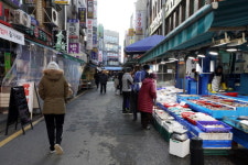 강남부자 몰리는 개포동 한복판 시골풍 재래시장